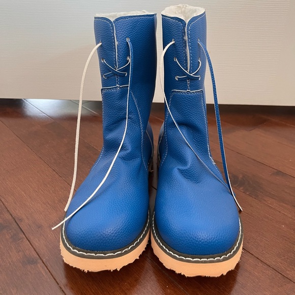 Blue Faux Leather Sherpa Lined Slipper Boots, size 8 - Picture 5 of 7